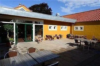Hotell And Restaurant Fru Larsen 4*