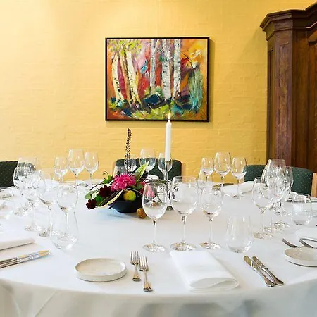 And Restaurant Fru Larsen Hotell