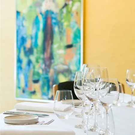 And Restaurant Fru Larsen