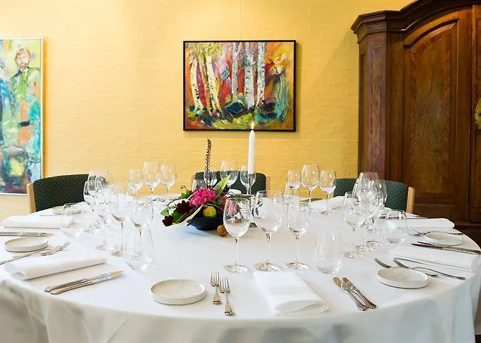 And Restaurant Fru Larsen Hotel
