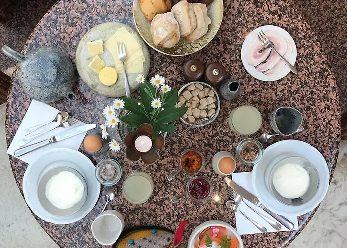 And Restaurant Fru Larsen فندق 4*
